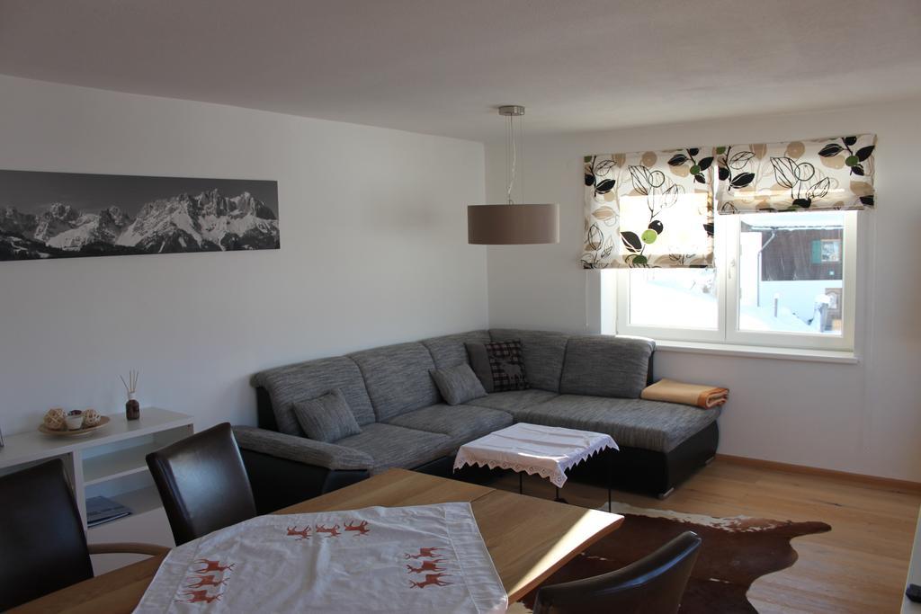 Apartment Am Birkenweg Oberndorf in Tirol Zimmer foto