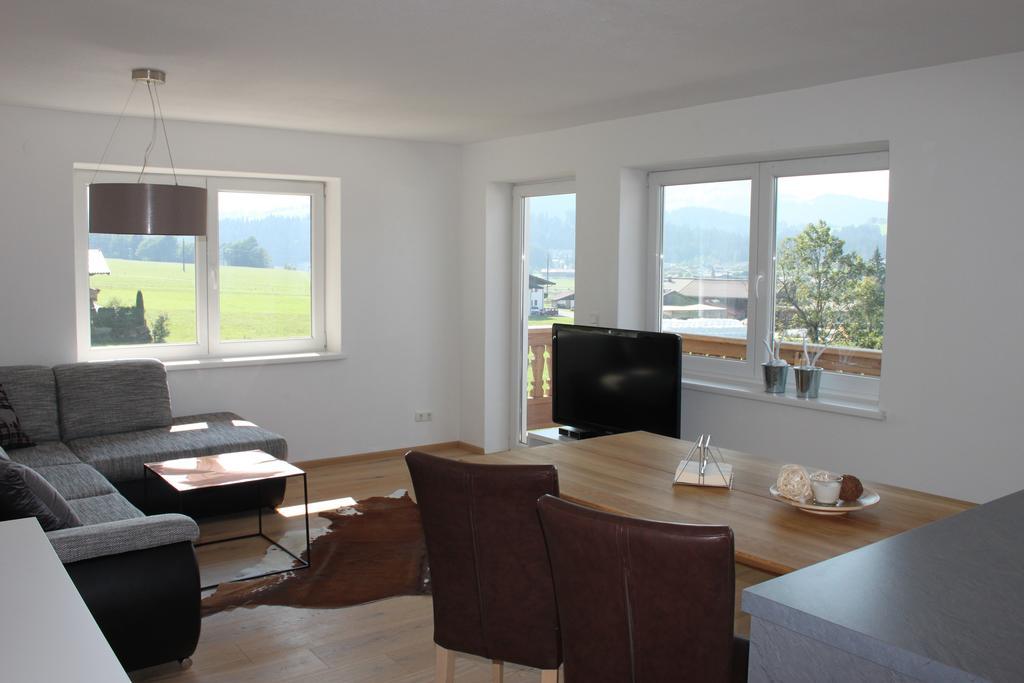 Apartment Am Birkenweg Oberndorf in Tirol Zimmer foto